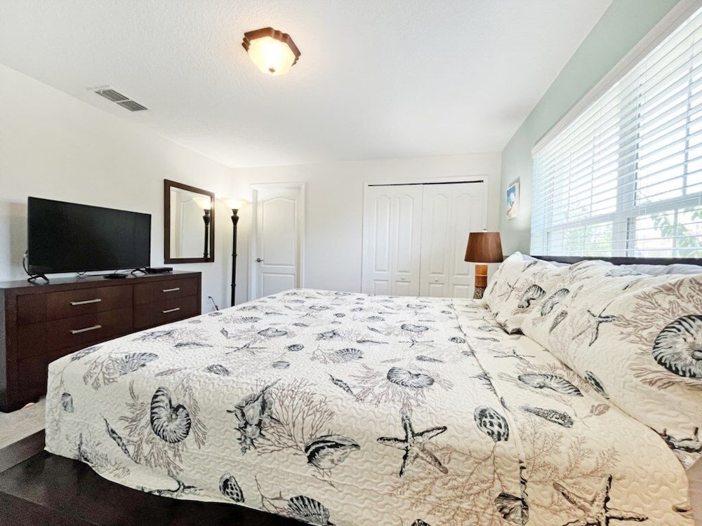 Top Cat Terrace 4 Bedroom Townhouse by Redawning view 2