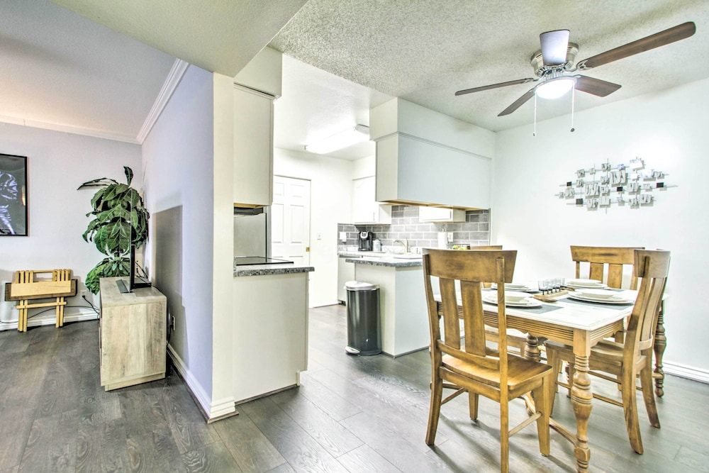 Chic Mesa Home - Furnished Patio + Gas Grill! view 4