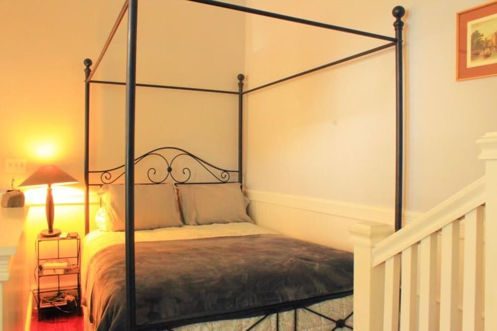 Cole Valley Suite Holiday view 3