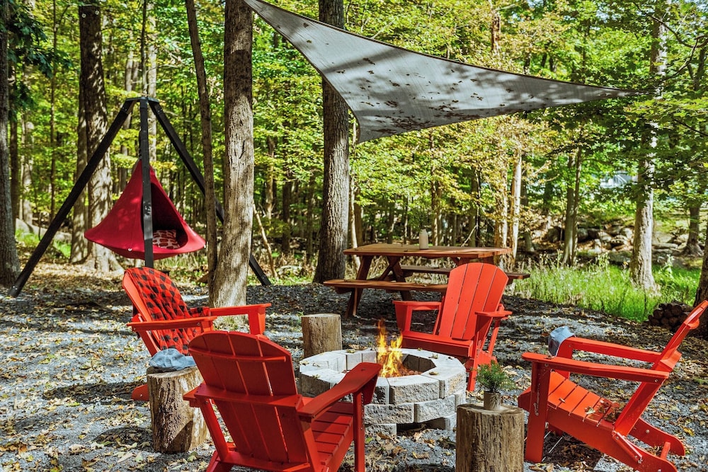 Hot Tub, Lake Access + Community Amenities Somerset Lodge by Avantstay view 2