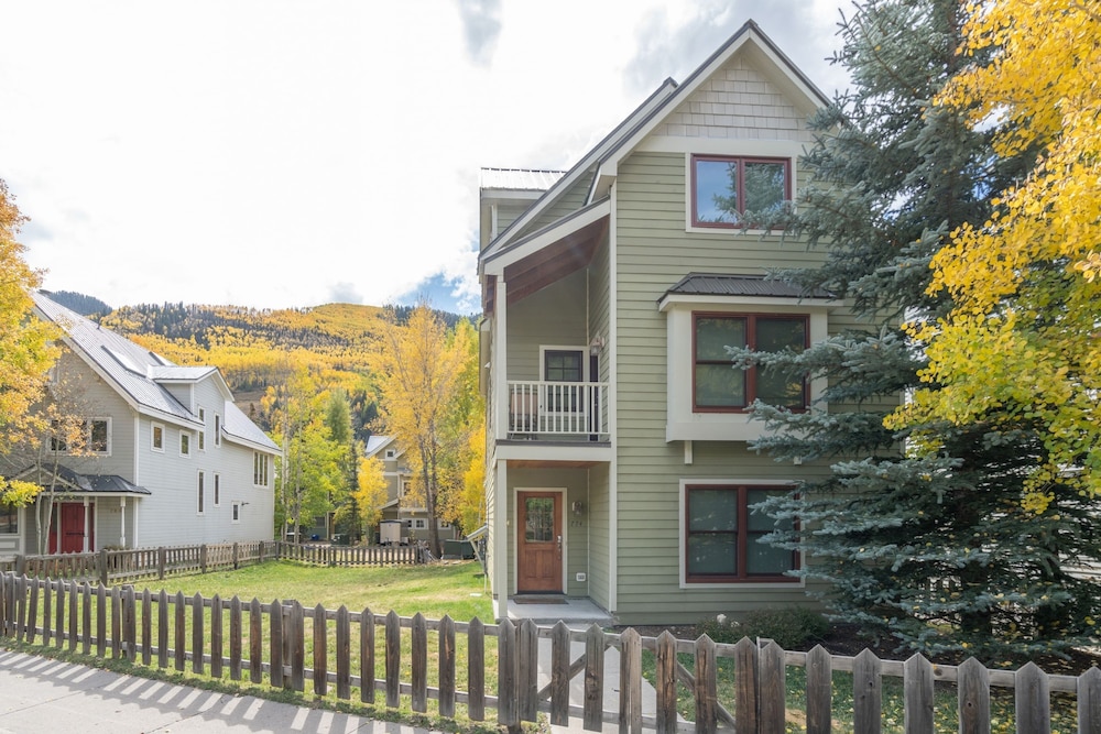 Bachman Village 14 by Avantstay Close To Town The Slopes w Hot Tub Permit 12038