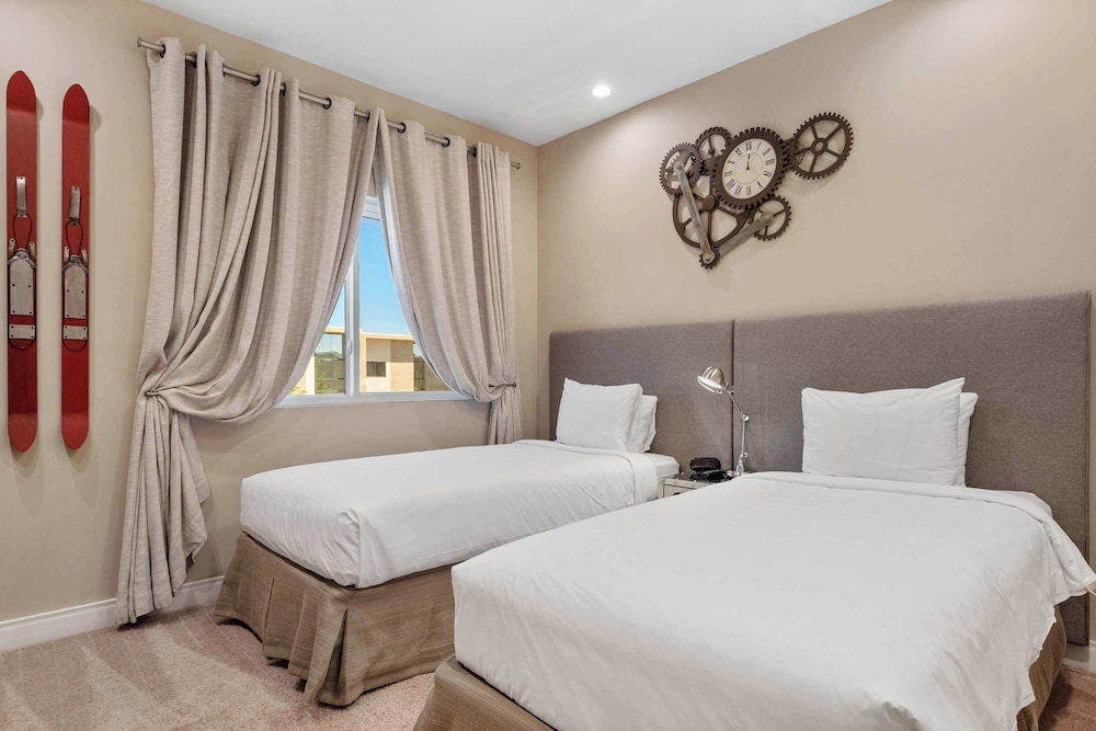 Chic Disney Villa Stunning Patio, Resort Amenities & Minutes From Parks