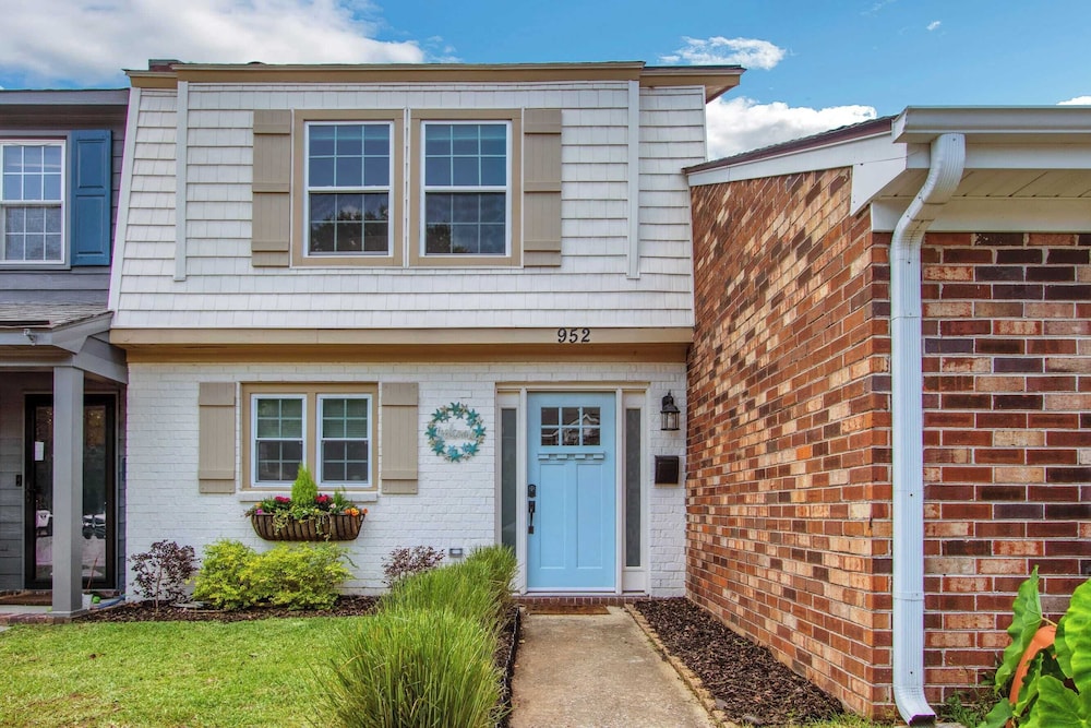 Shem Creek Retreat by Avantstay 10 Mins to Downtown Charleston Yard + Patio