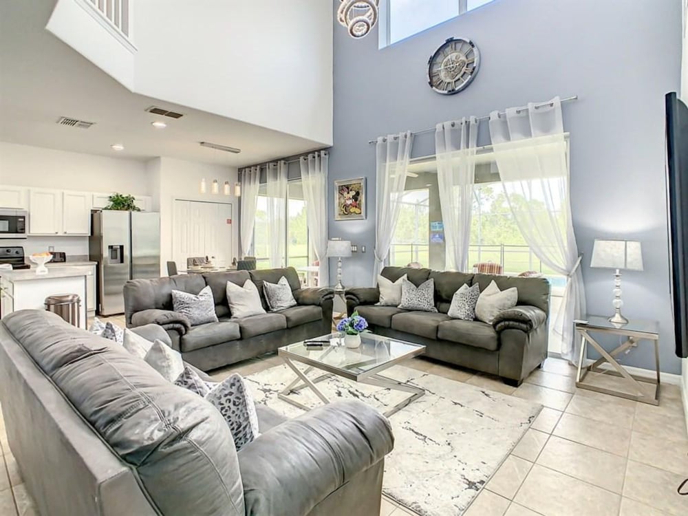 7BR Villa in Emerald Island w Resort Perks
