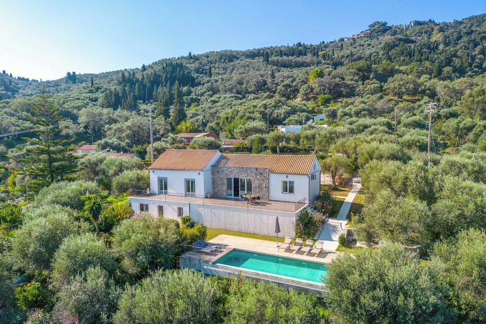 Villa Apanemia Mare