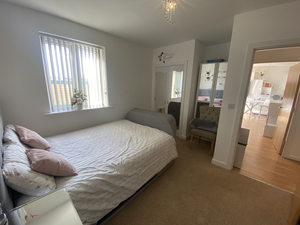 Captivating 1-bed Apartment in Barking view 3