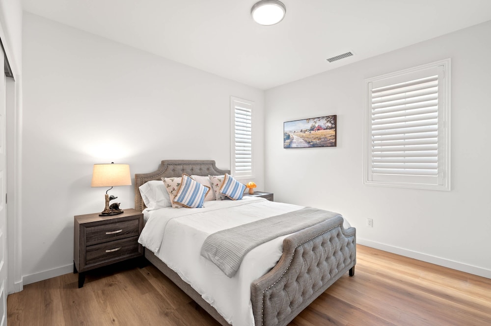 Spacious 5BR Getaway w Game Room Modern Comfort