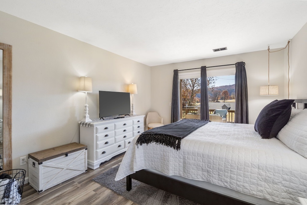 Kim's Dream Retreat - In the Heart of the Ozarks view 4
