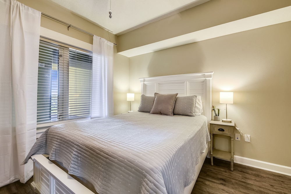 Grand Panama Beach Resort by Book That Condo