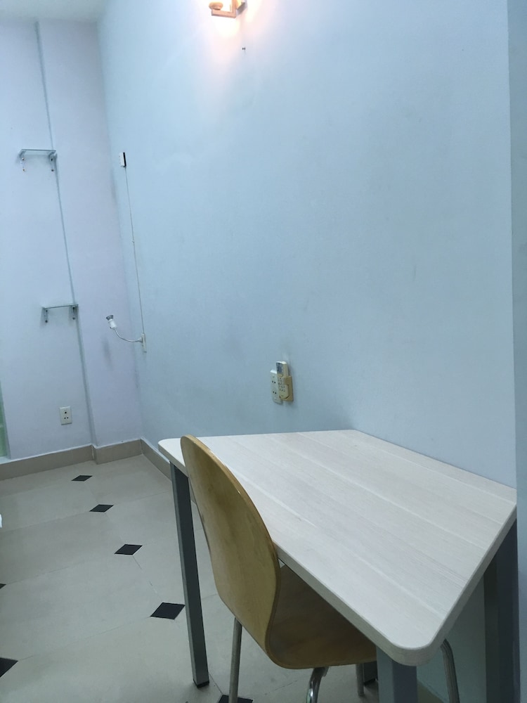 Drop By Saigon Hostel