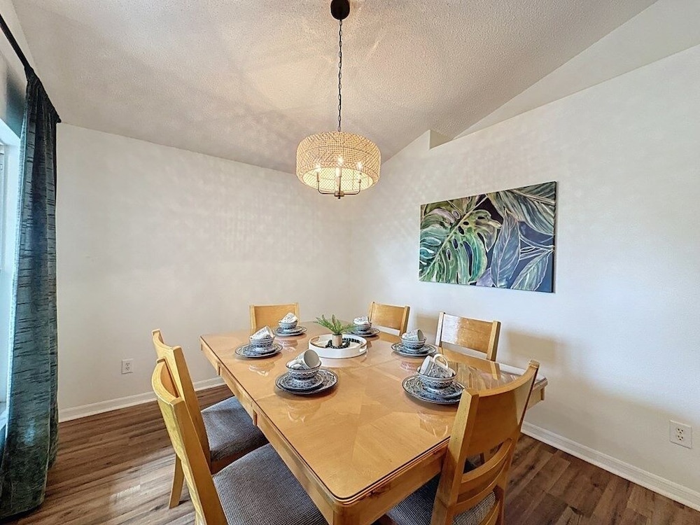 Incredible 4 Bed Pool/spa Home, Minutes To Disney 4 Bedroom Villa