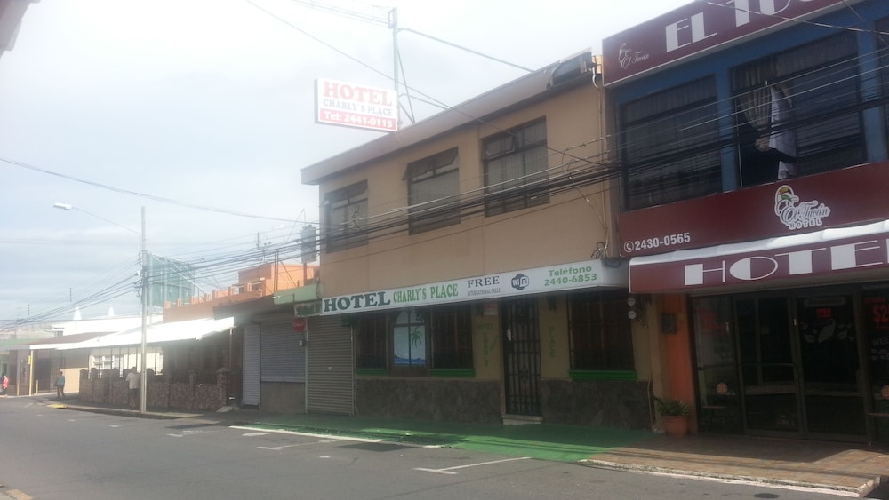 Charly's Place Hotel