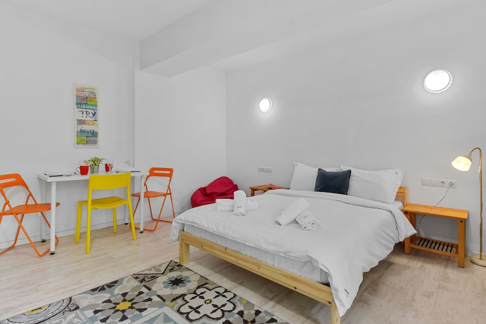 HomeStay Otopeni view 2