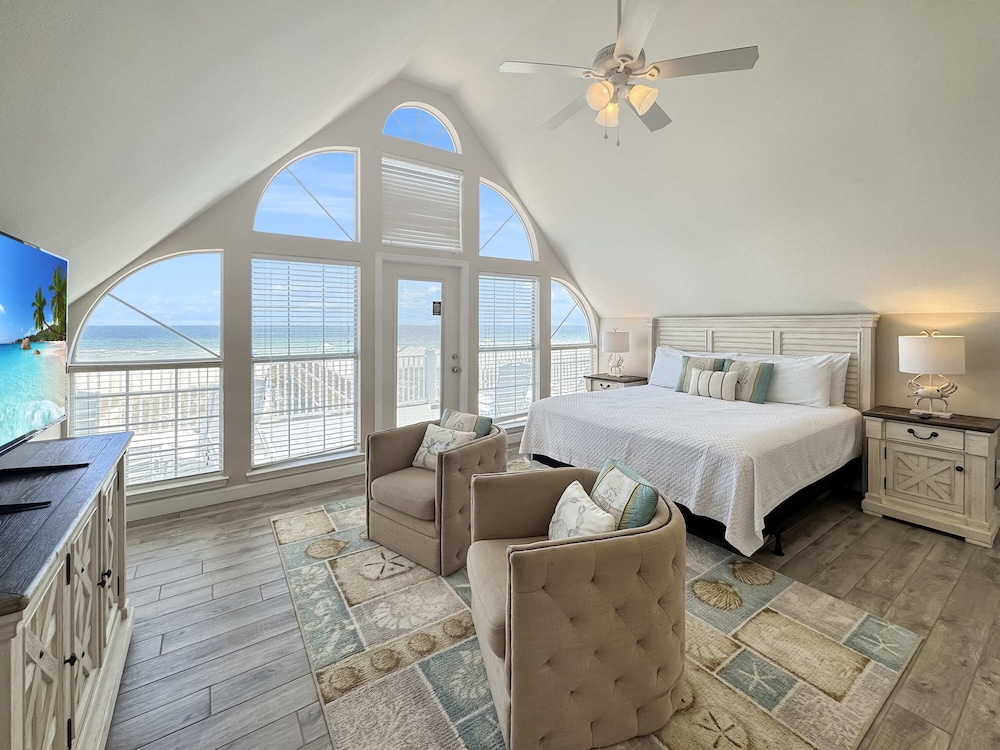 Pass Time - Beachfront for 24