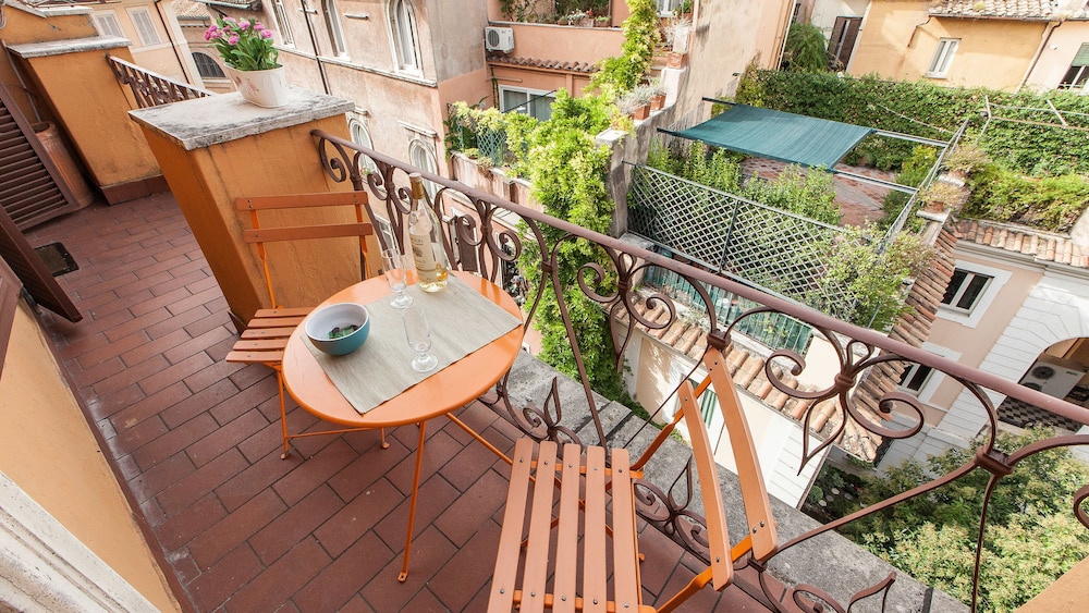 Rental in Rome Campo de Fiori Balcony