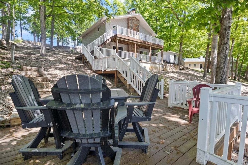Stunning Views of the 7.5mm, Private Dock, Spacious Decks, Kayaks & More!