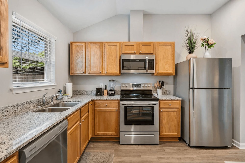 Ocean Oasis by Avantstay Block to Beach West Pcb, Pet-friendly