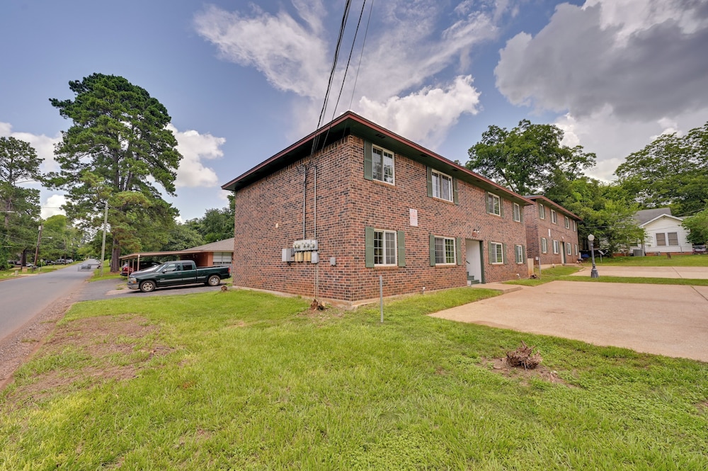 Nacogdoches Condo Half-mi to Sfa: Pets Welcome