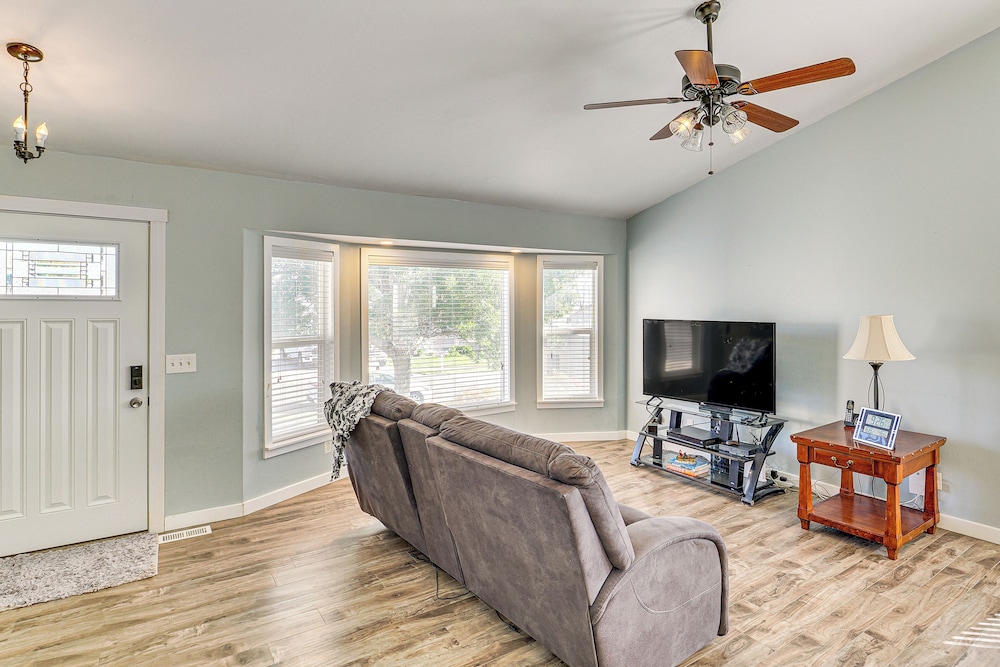 Family Home w/ Fenced Yard Between Provo & Slc!