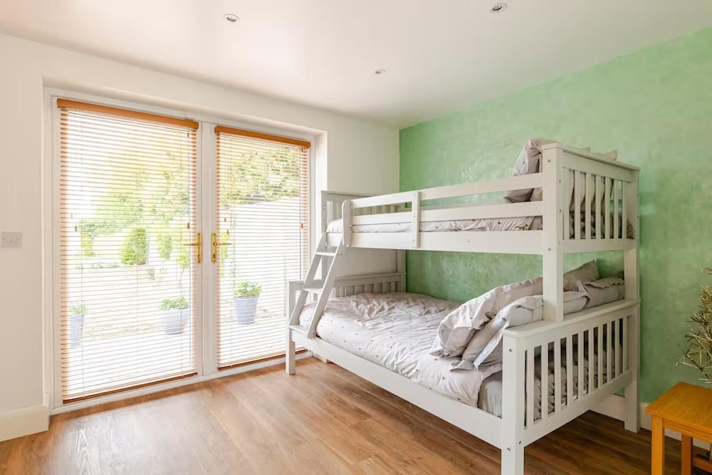 1-bed Cosy Country Retreat- Sleeps 5, Emerald Park