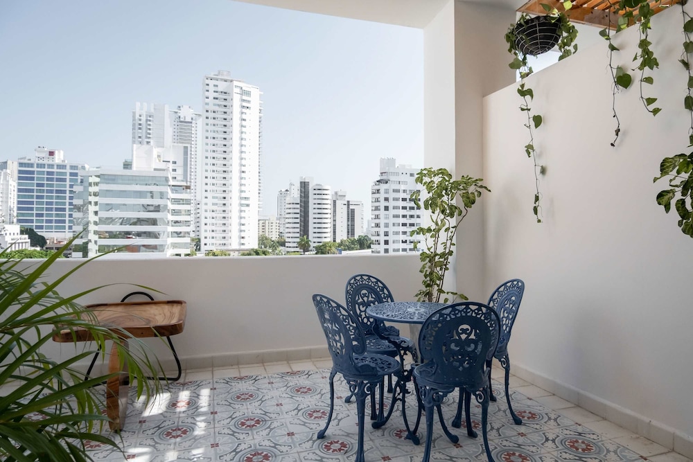 w Enchanting Loft w Balcony in Bocagrande