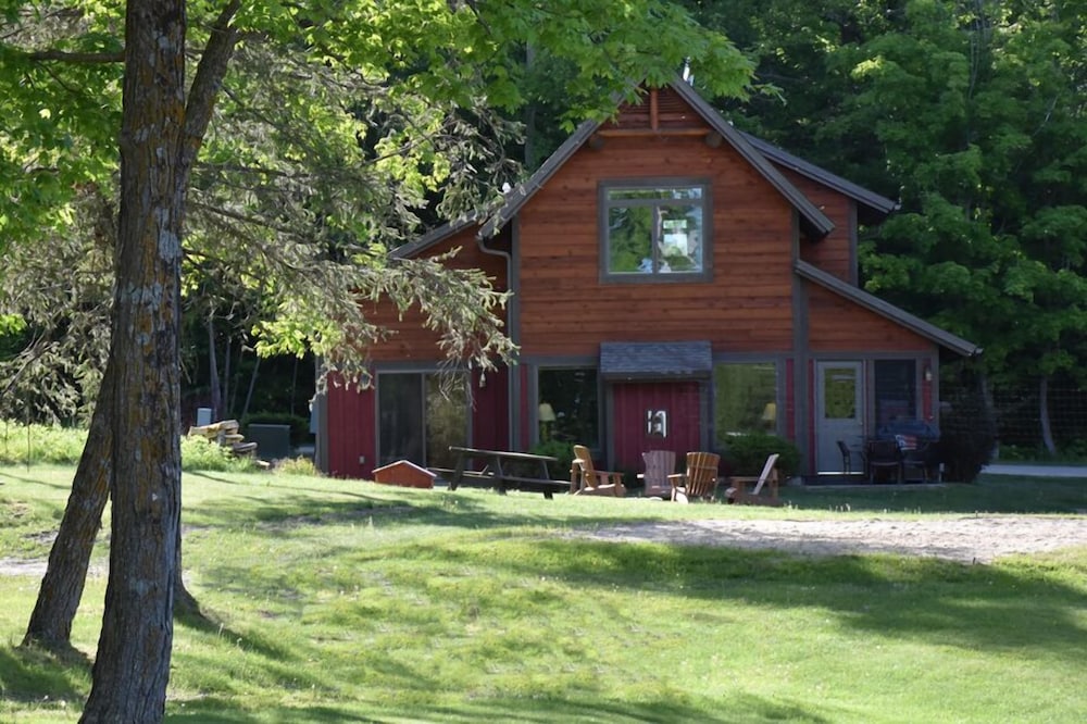 Trappers Landing Lodge