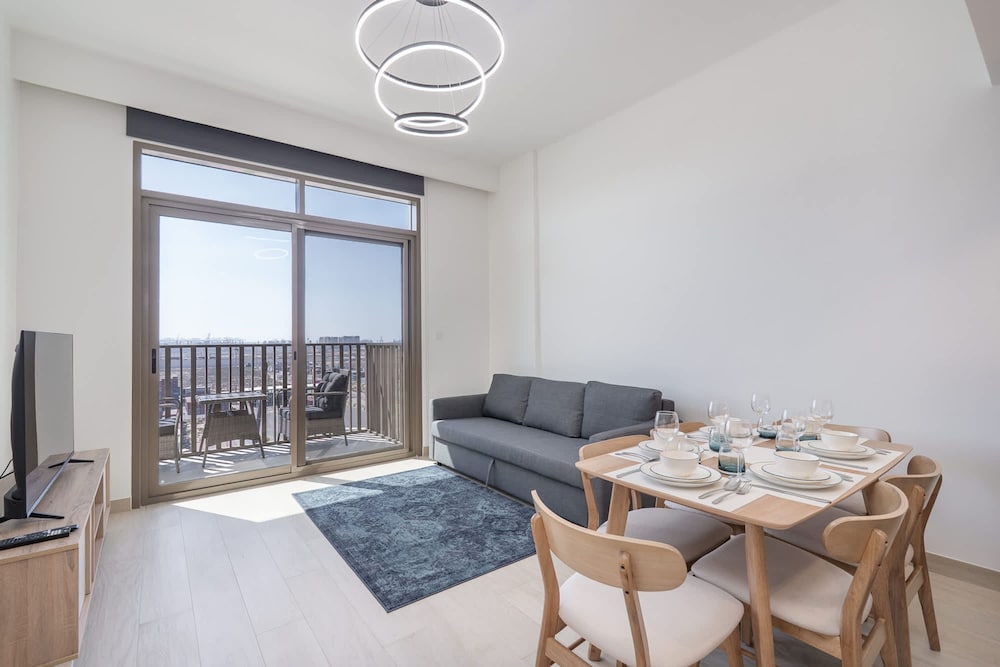 Modern and Peaceful 2 Bedroom in Amber by Azizi