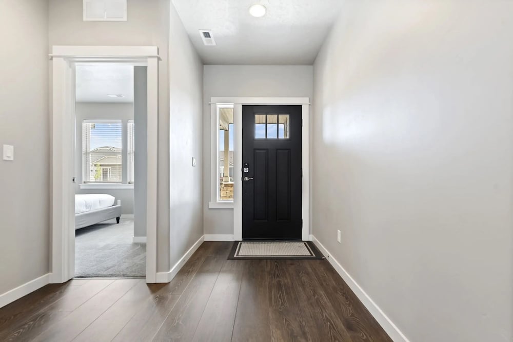 Relaxing Stay Pet Friendly King Near the Lake