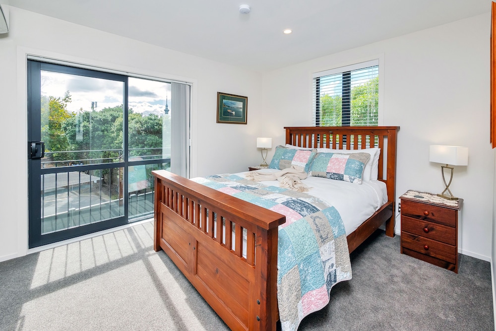 Beautifully Styled 2BR w 2 Carparks & Aircon view 3