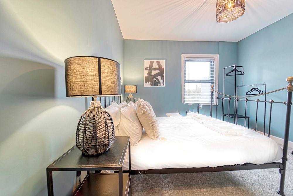 Host Stay Barton Road House