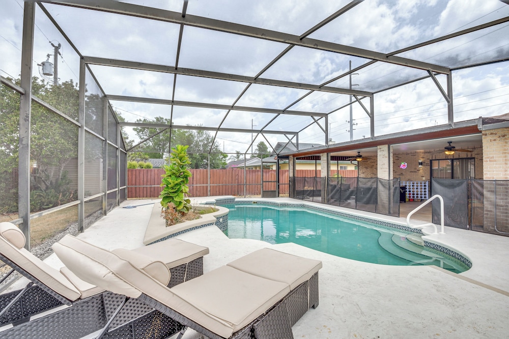 6 Mi to Gemini Springs Park: Chic Home w/ Pool!
