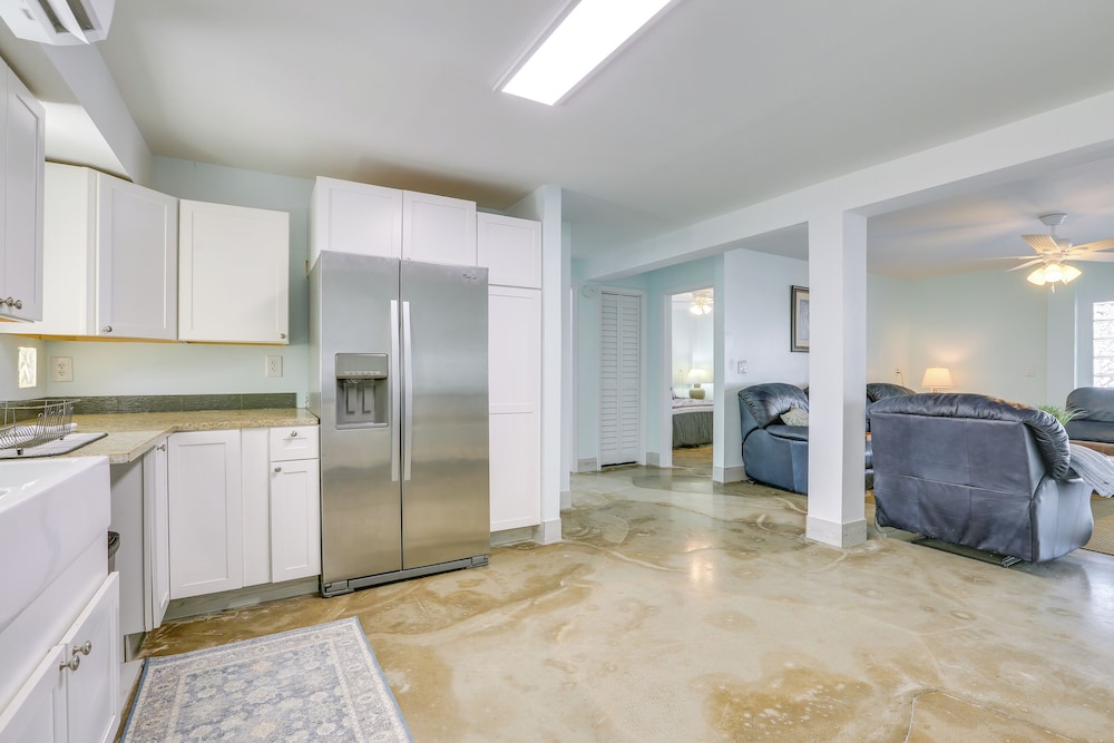 Walk to Beach: Fort Meyers Home w/ Patio!