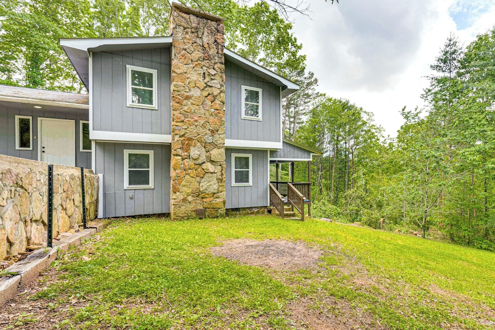 14 Mi to Dtwn: Secluded Stay in Murphy!