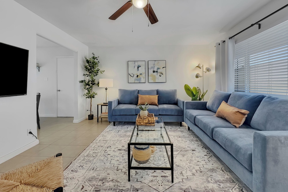 3 Mi to Old Town Scottsdale: Home w/ Patio!