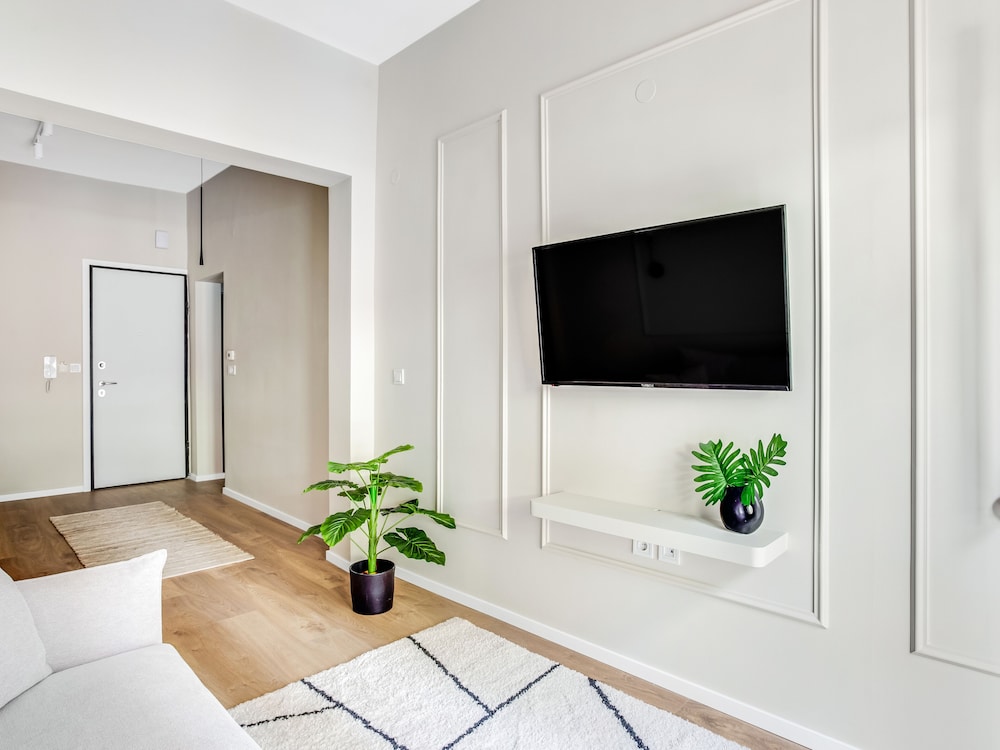 Sanders New Town - Gorgeous 1-bdr Apt w Balcony view 3