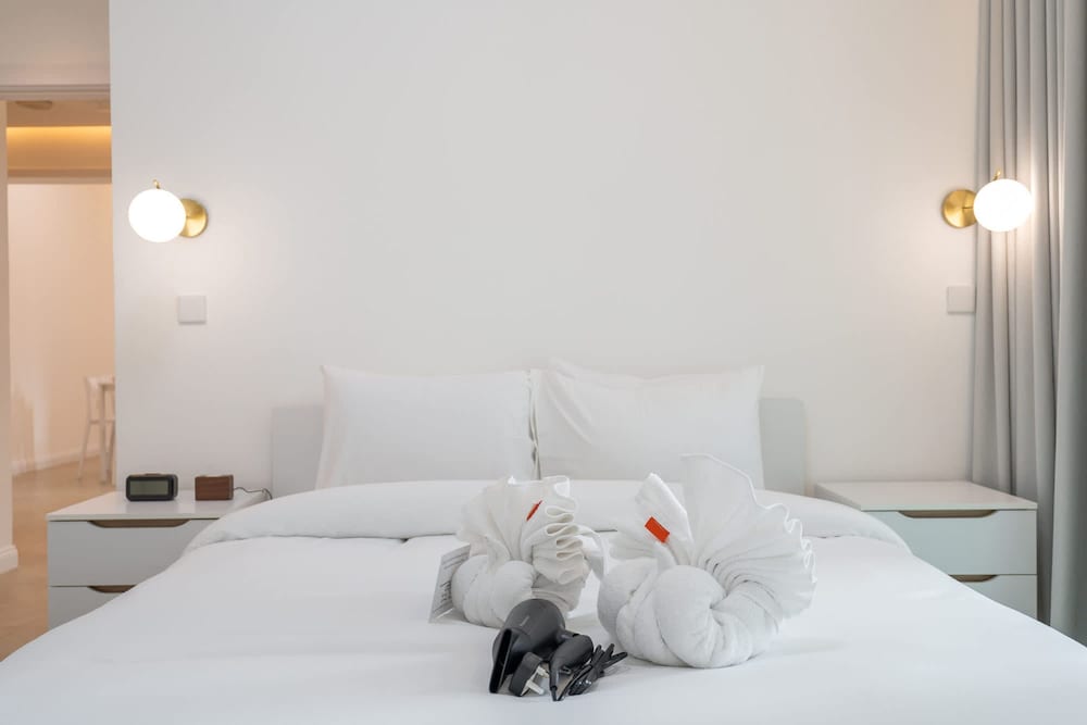 A Fabulous 1 Bedroom Apartment in Marina Pinnacle