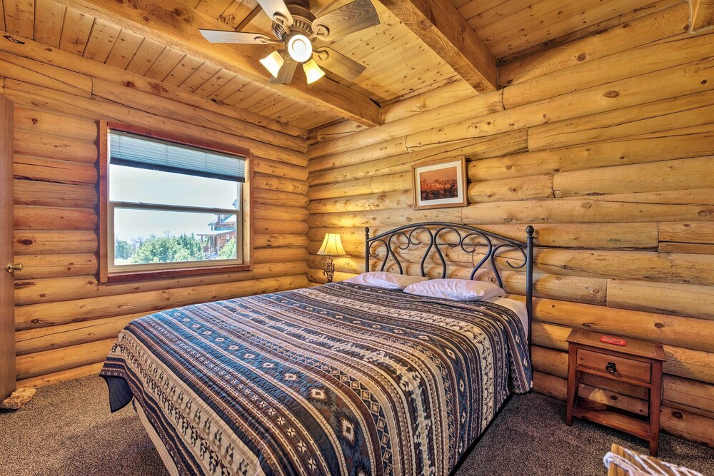 Cabin w/ Fire Pit, Views & Bbq: 18 Mi to Moab! view 3