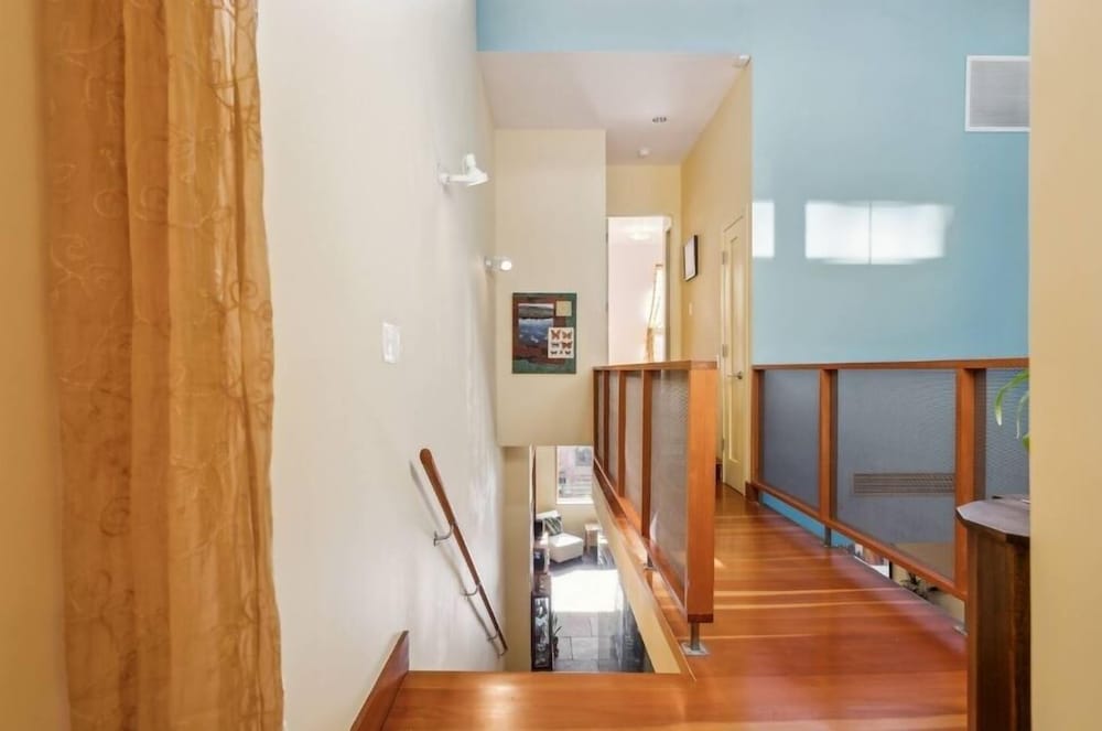 Surprisingly Unique 2br Urban Oasis W/ Sauna In Ny 2 Bedroom Home