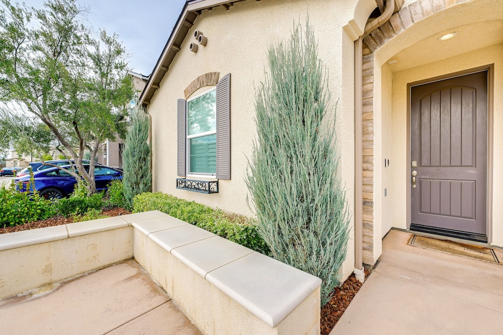 Pet-friendly Clovis Home - Near Mall & Waterpark! view 3