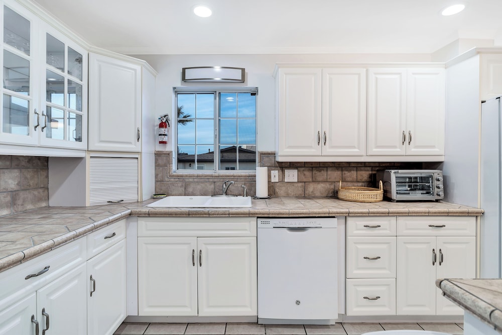 6 Mi to Joshua Tree: Home w/ Outdoor Oasis & View!