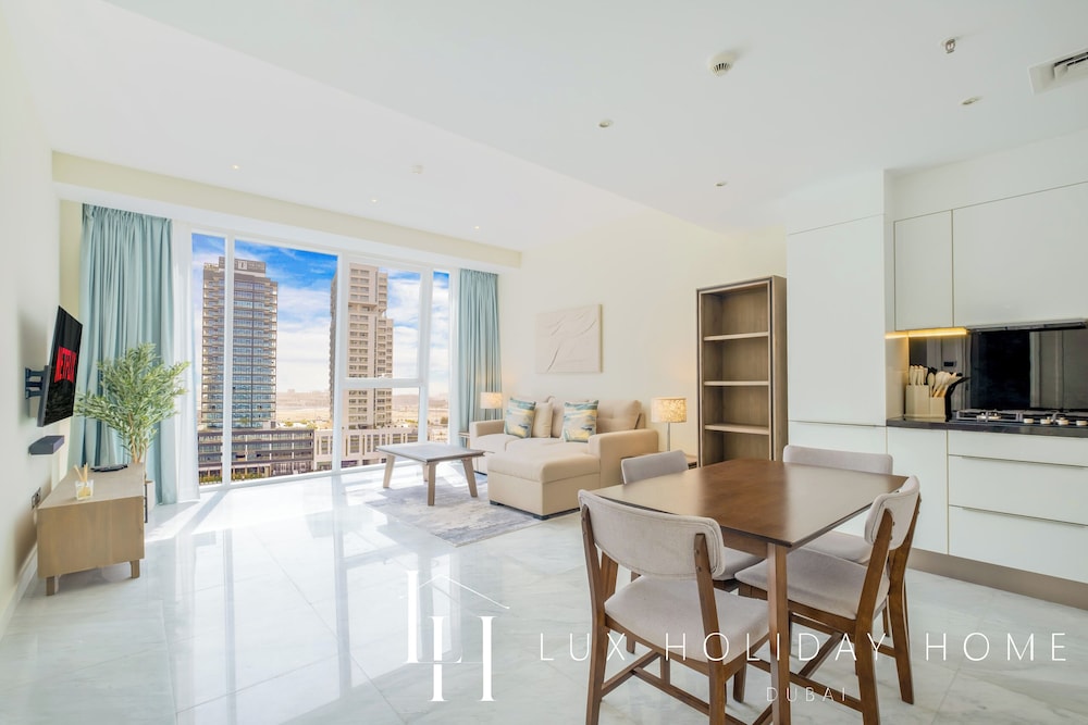 LUX Pad Executive Suite Canal View 5
