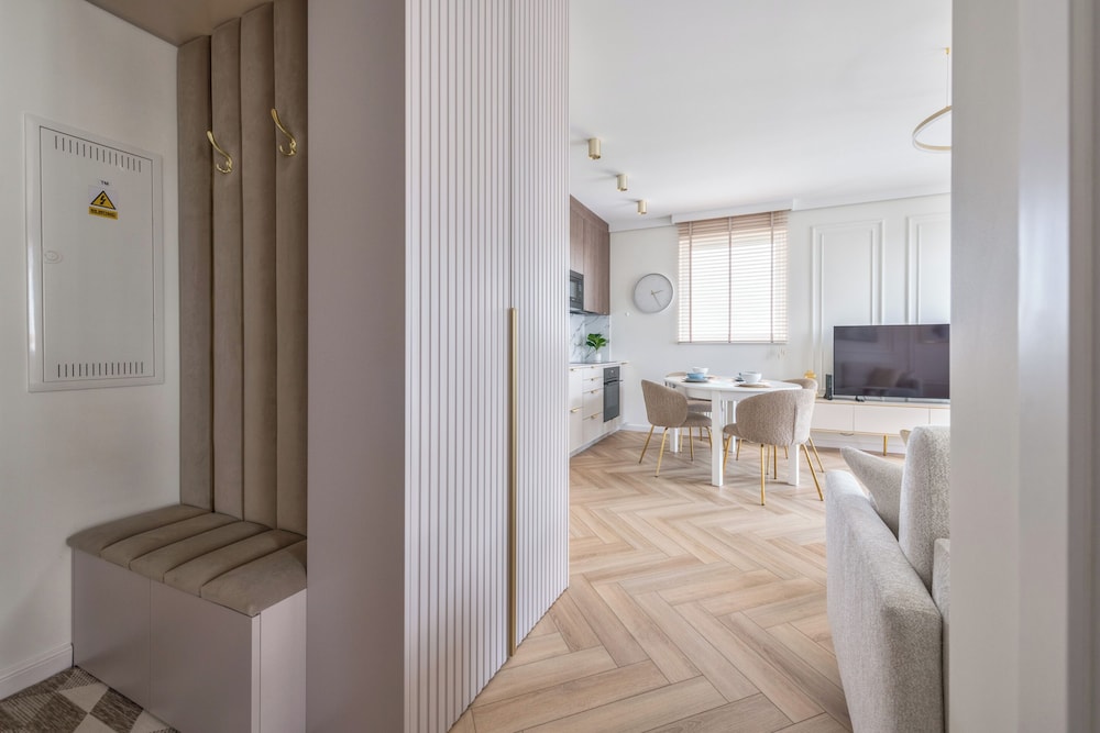 Horizon 170 Deluxe by Grand Apartments