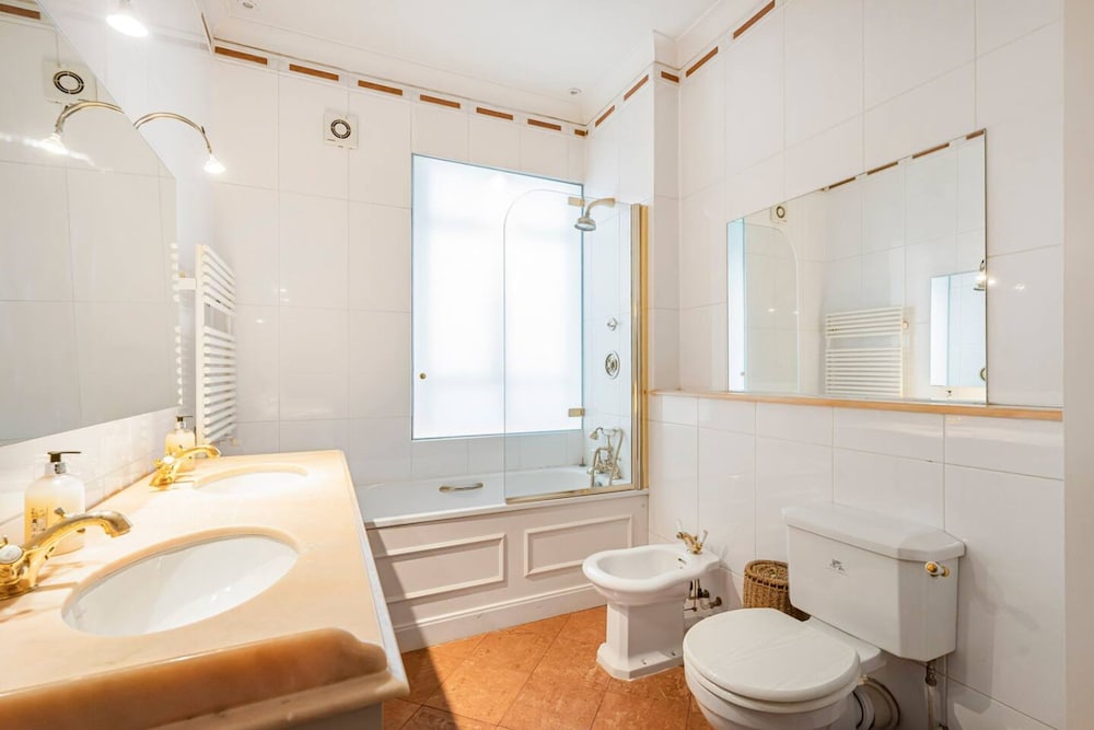 Luxury 3BR Mayfair Apartment Near Green Park