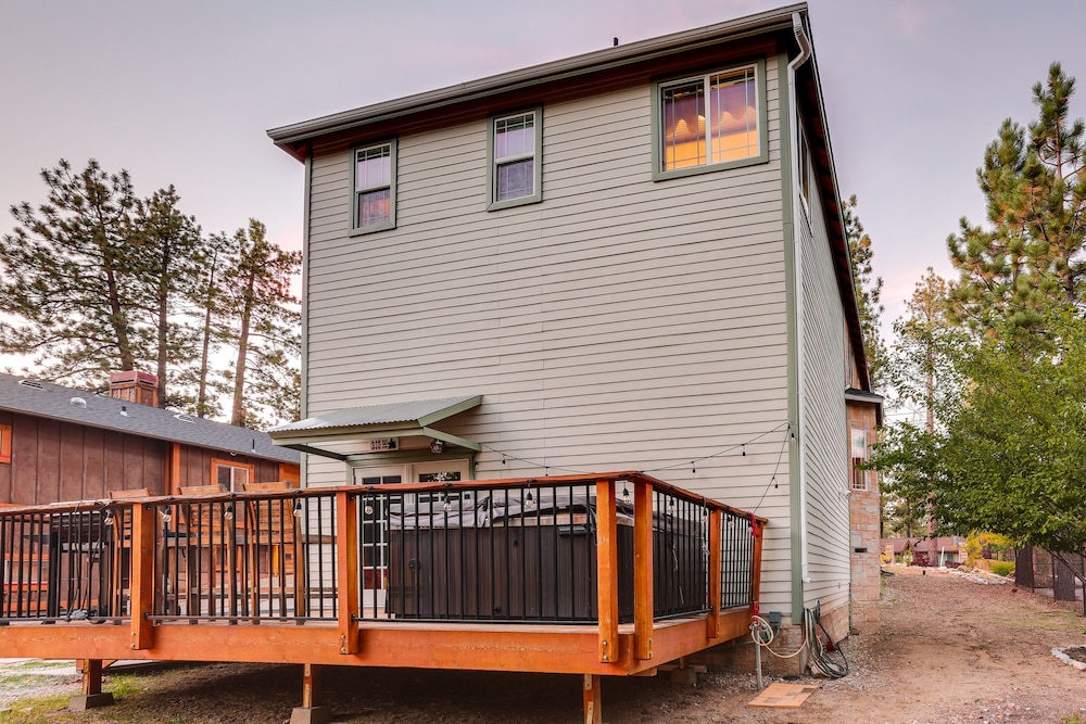 Spacious Big Bear Home w/ Game Room + Hot Tub!