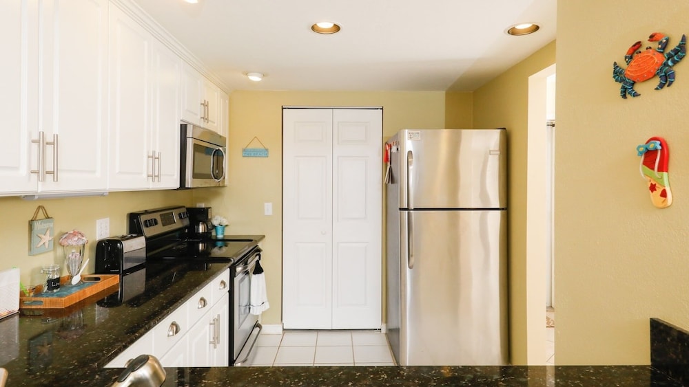 Lemon Bay Waterfront Condo W Patio, 5 Miles To Gulf Beaches 2 Bedroom Condo