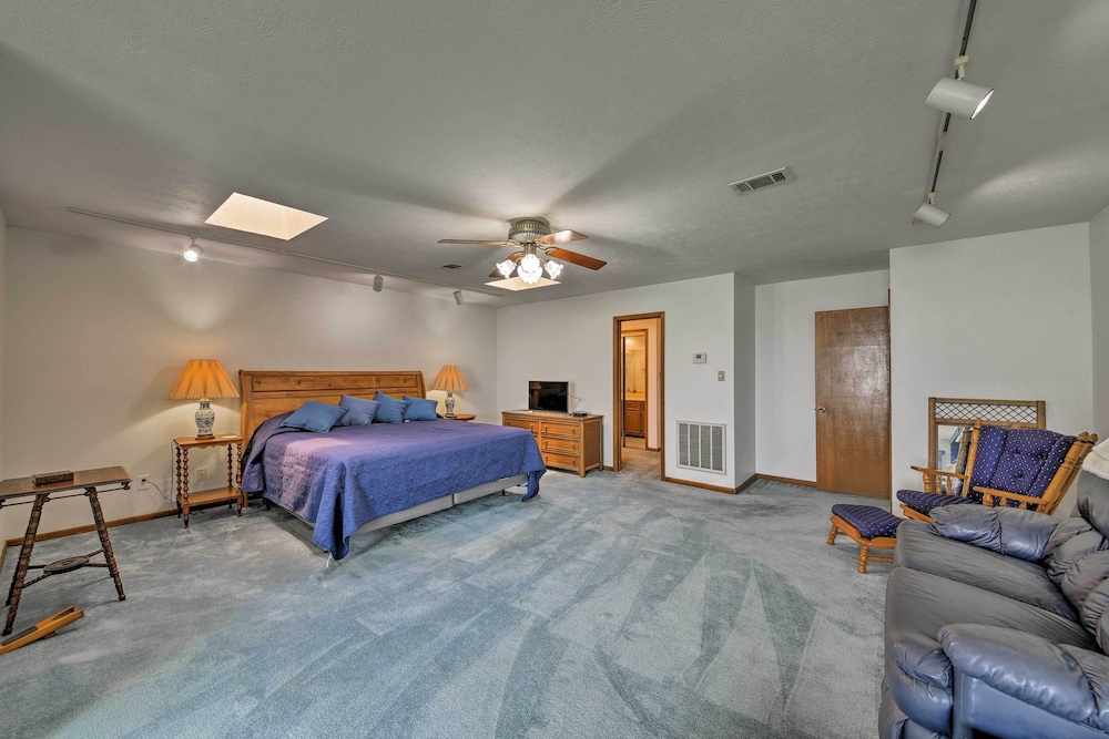 Lakefront Livingston Home w/ Dock, 1 Mi to Launch! view 5
