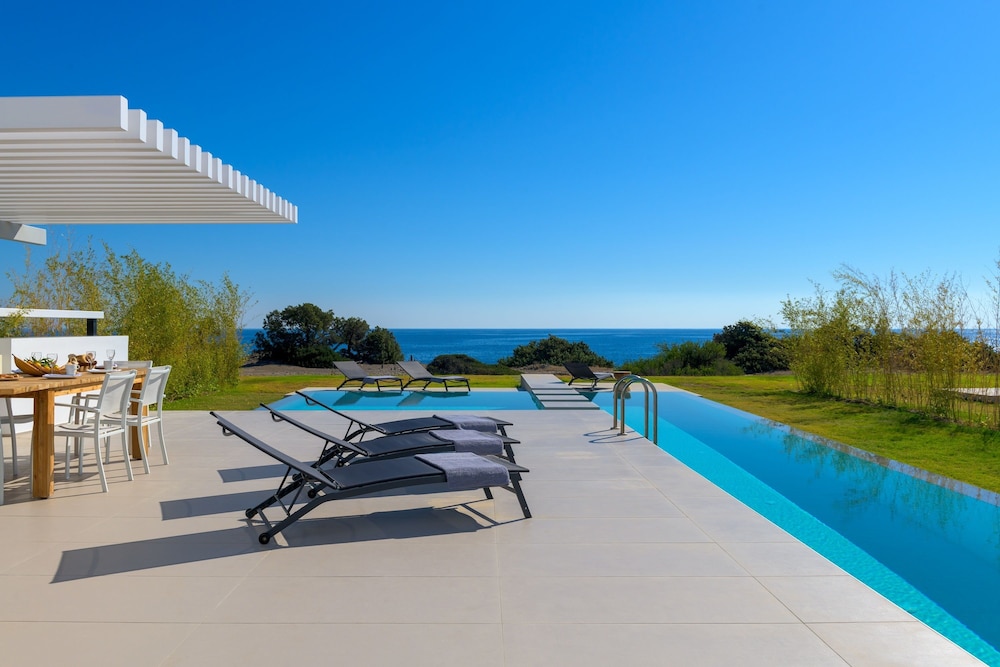 Albatross Beach Front Villas