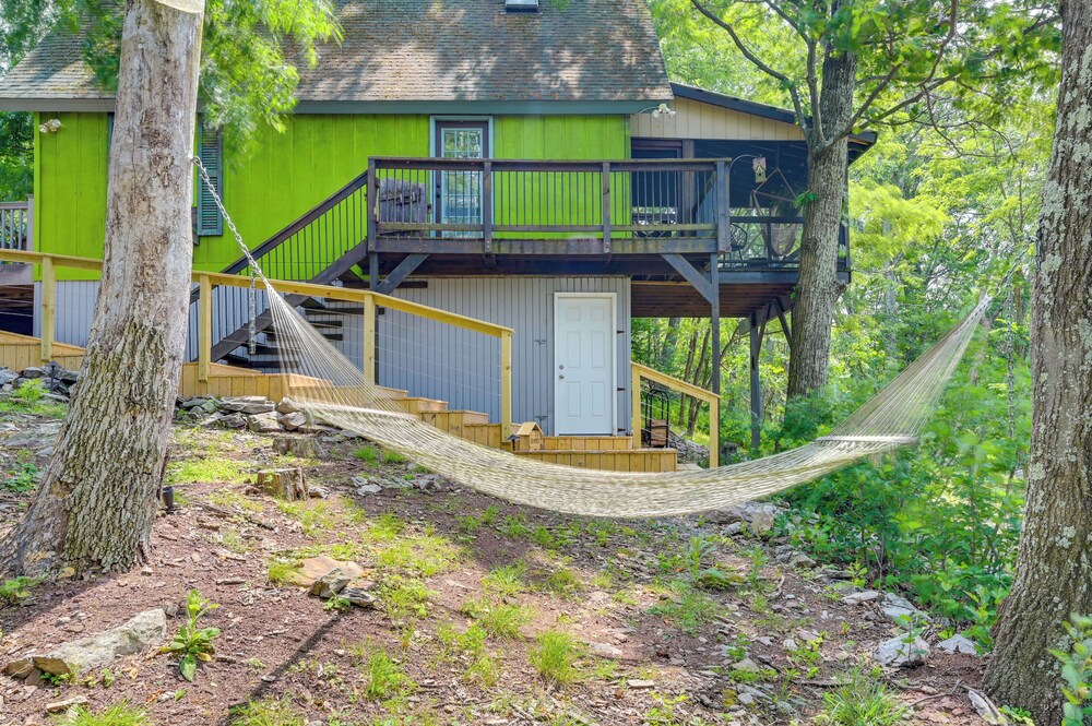 Great Cacapon Cabin w/ Mountain Views view 3