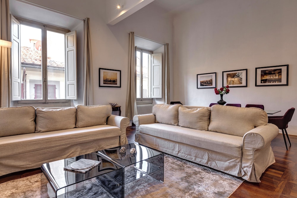 Nerone Apartment by Mamo Florence