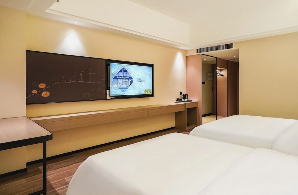 yi xuan hotel - bus station